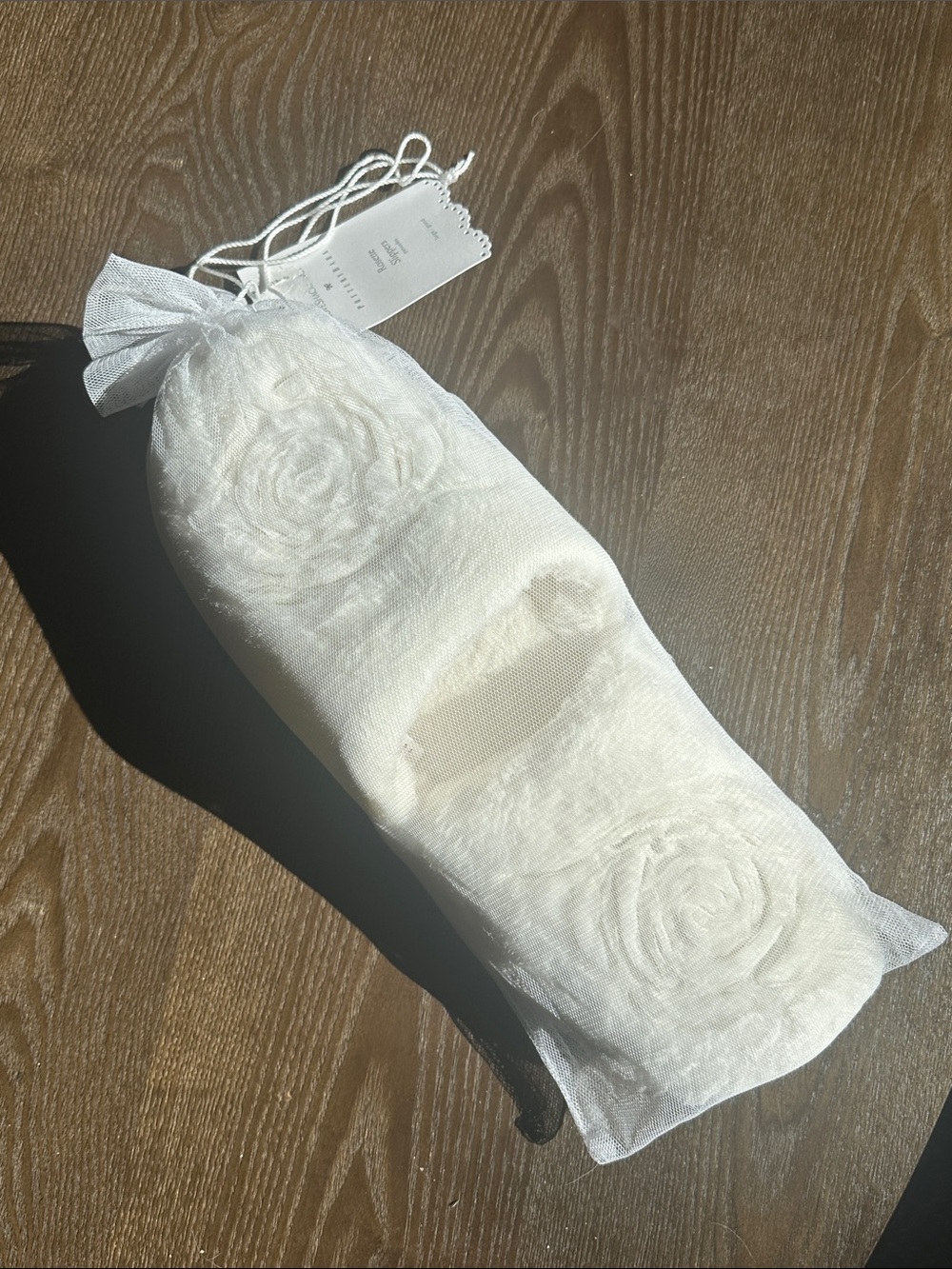 Pottery barn rosette Slippers New - Picture 4 of 5